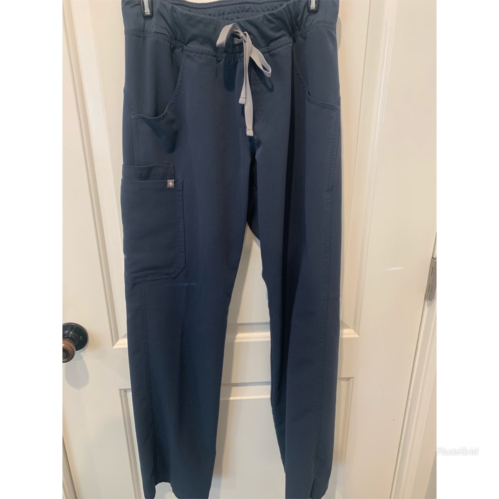 SOLD*****Woman’s figs scrub pants 👖